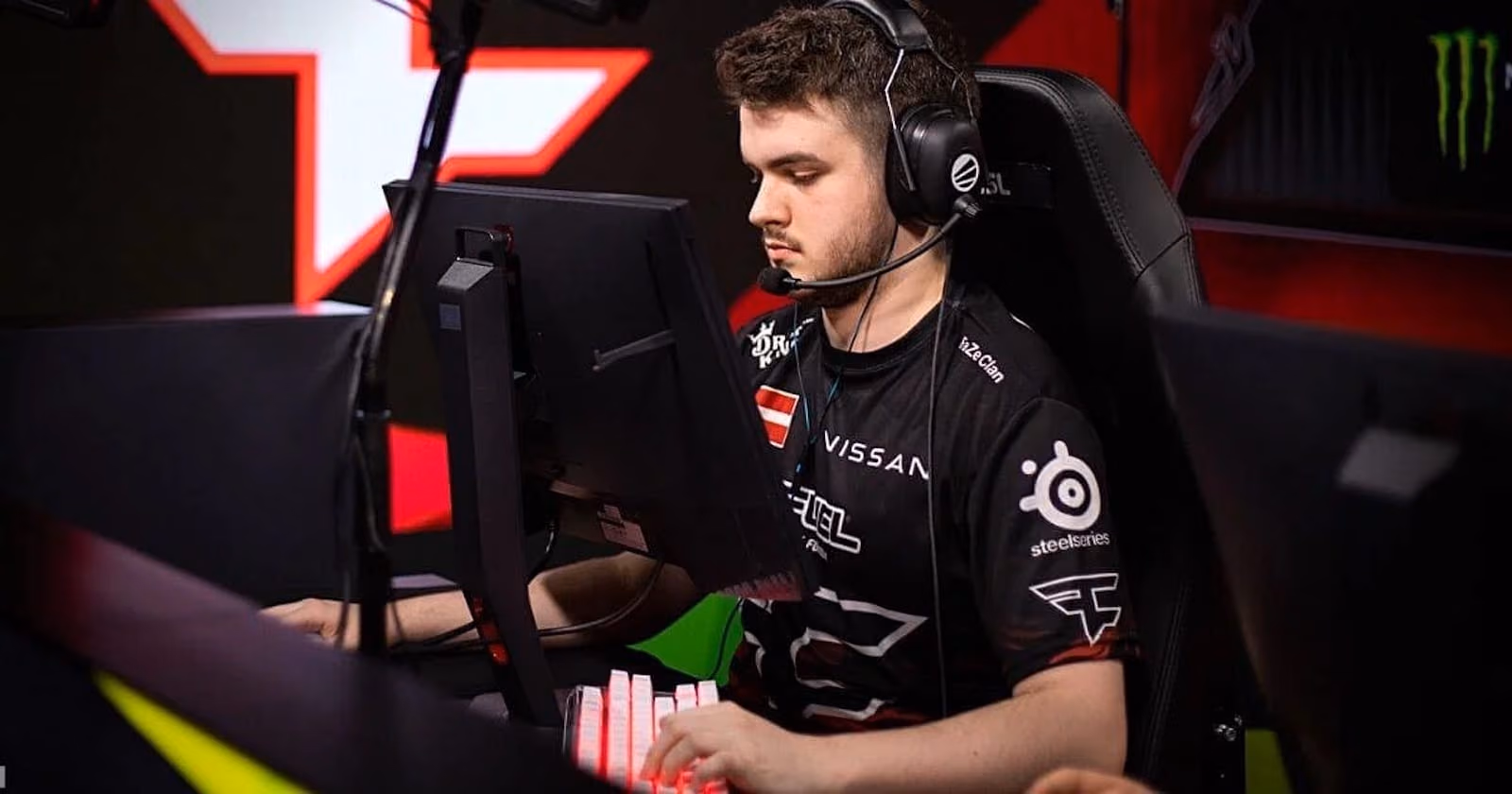 Настройки broky в CS2: сенса 2.57, прицел, eDPI 1028 (FaZe Clan снайпер)